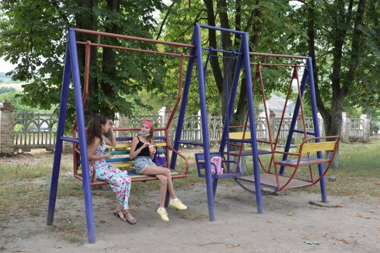 Ігровий майданчик біля Будинку культури у селі Підвисоке, фото - Олена Карпенко